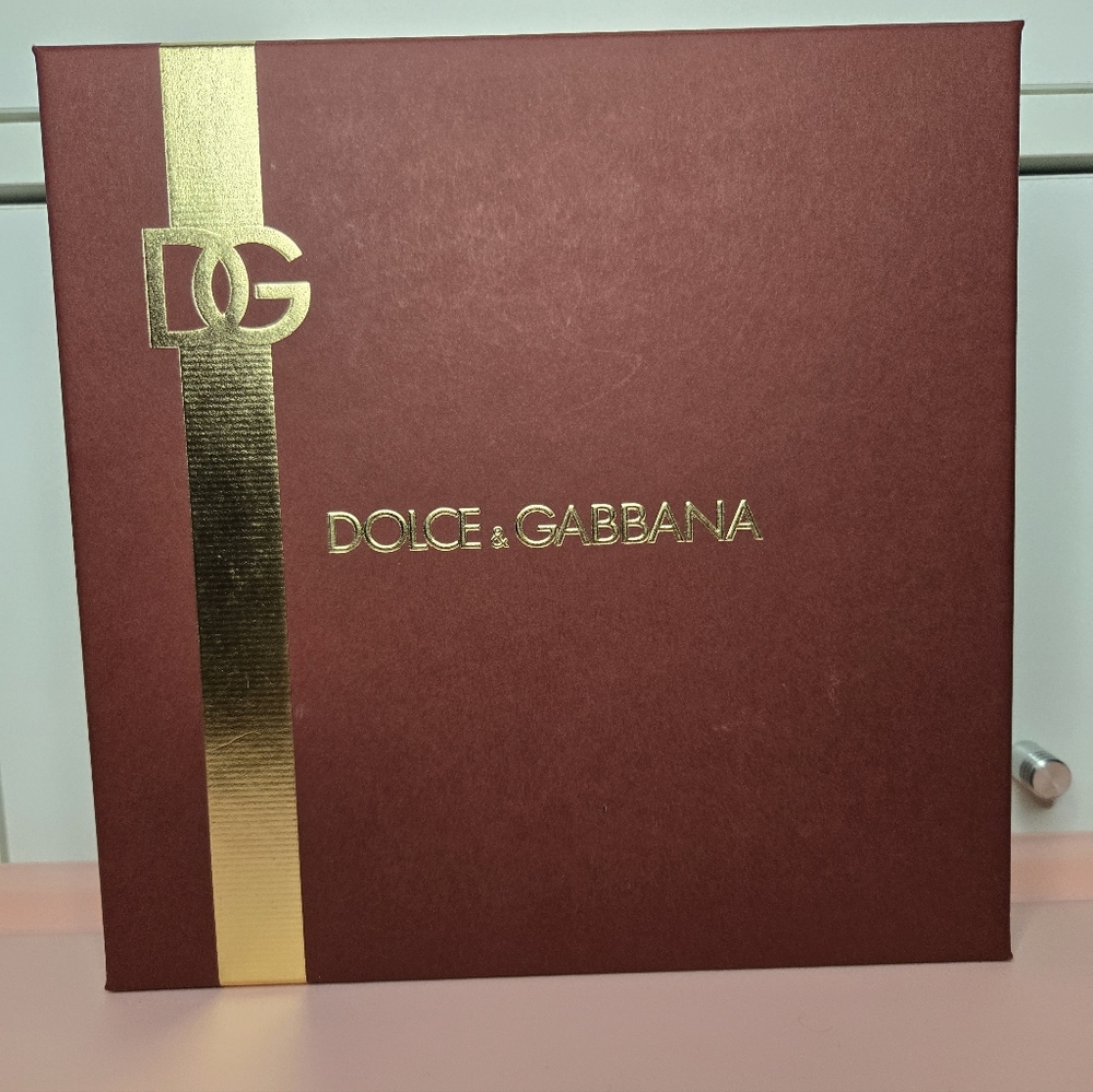 SALE❤️ Q by Dolce & Gabbana Set - Picture 2 of 4